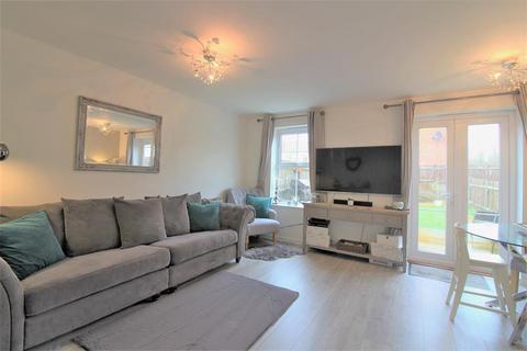 3 bedroom terraced house to rent, Finn Farm Road, Bridgefield, Ashford Kent