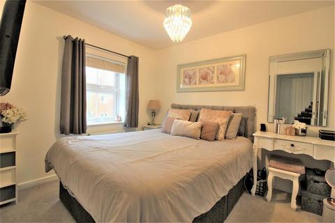 3 bedroom terraced house to rent, Finn Farm Road, Bridgefield, Ashford Kent