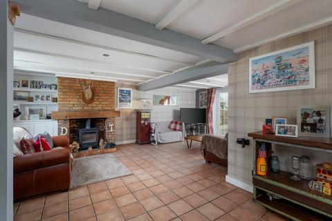 2 bedroom semi-detached house for sale, Horsehill, Horley, Surrey, RH6