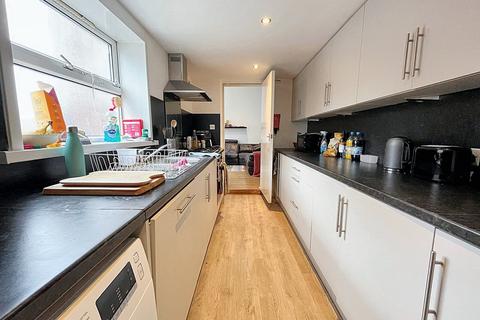 5 bedroom house to rent, Burley Road, Hyde Park, LEEDS