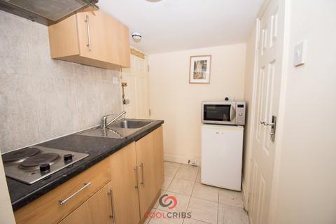 Studio to rent, Westbourne Crescent, Lancaster Gate, London, London  W2
