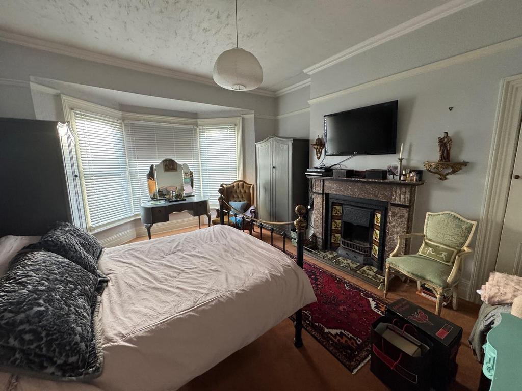 Bedroom (front)