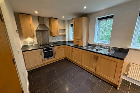 2 bedroom flat to rent, Donnington Court, Dudley