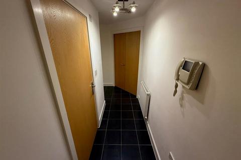 2 bedroom flat to rent, Donnington Court, Dudley