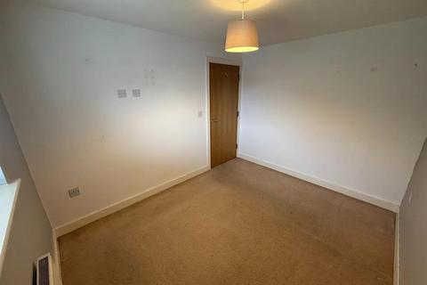 2 bedroom flat to rent, Donnington Court, Dudley