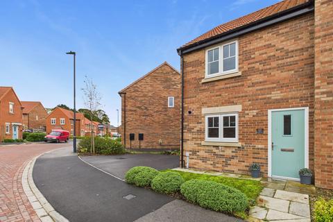 2 bedroom semi-detached house to rent, Spring Beck Avenue, Norton, YO17