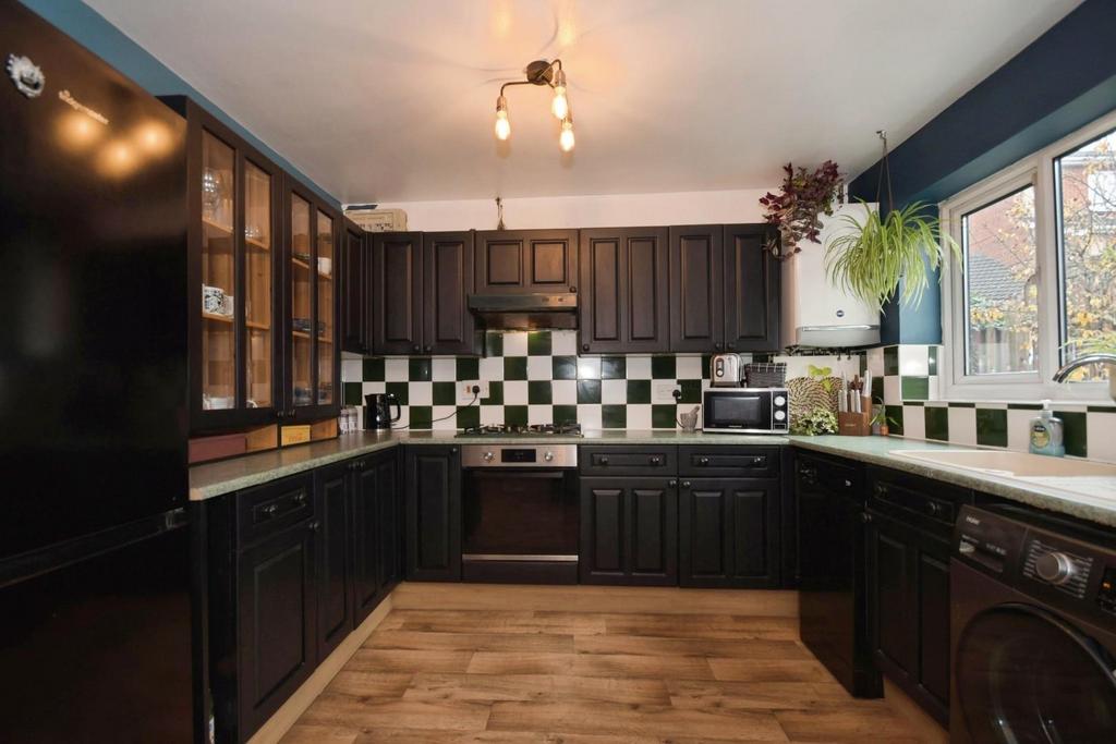 KITCHEN 03.jpg