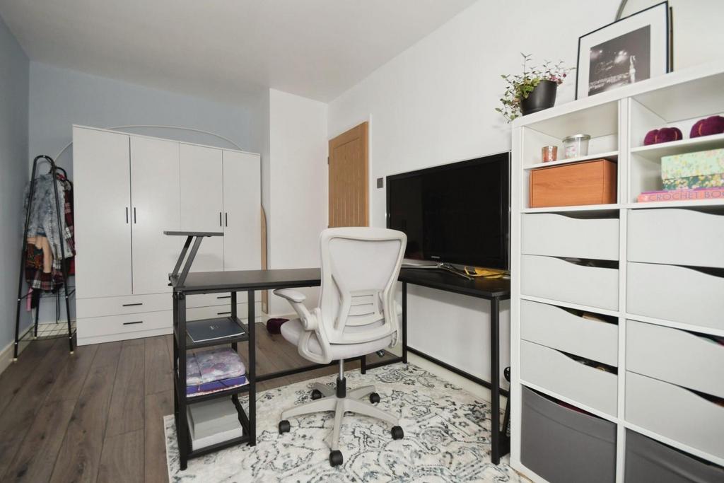 BEDROOM 1 03.jpg