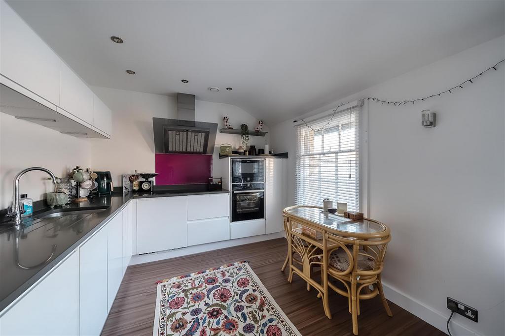 Kitchen dining high.jpg