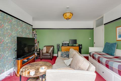 3 bedroom flat for sale, London SE25