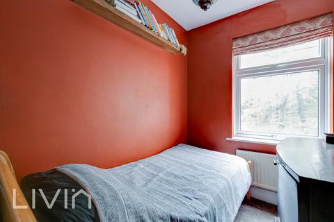 3 bedroom flat for sale, London SE25
