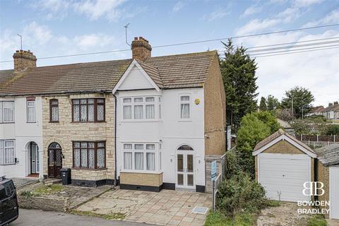 3 bedroom house for sale, Clinton Crescent, Ilford, IG6
