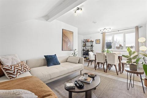 2 bedroom flat for sale, Lausanne Road, London N8