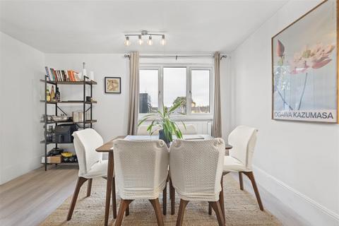 2 bedroom flat for sale, Lausanne Road, London N8
