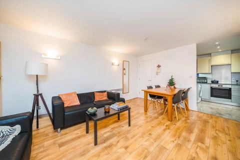 2 bedroom flat to rent, Commercial Road, London E1