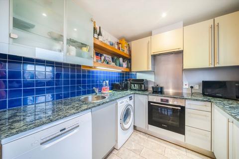 2 bedroom flat to rent, Commercial Road, London E1
