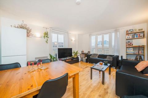 2 bedroom flat to rent, Commercial Road, London E1