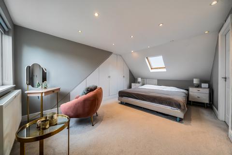61 Voce Road, London, SE18 2LW