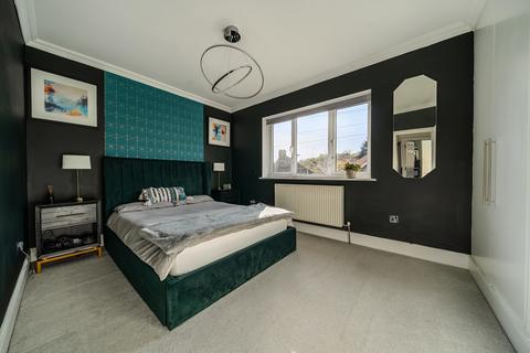 61 Voce Road, London, SE18 2LW