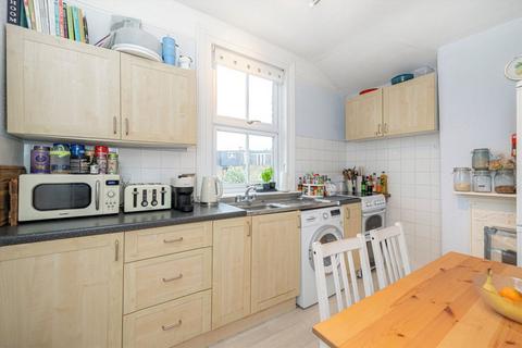 undefined, London Road, Twickenham TW1