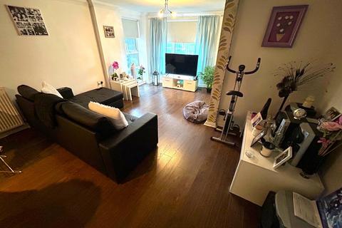 2 bedroom flat for sale, Blade Court, Oldchurch Road, Romford