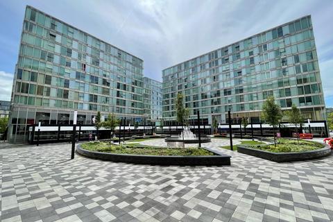 Brooklyn House, The Hub