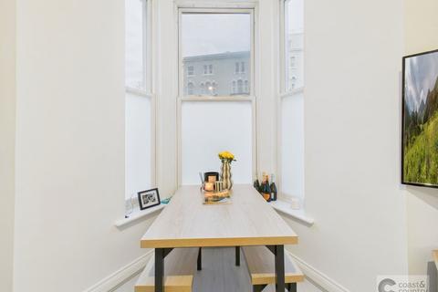 2 bedroom ground floor flat for sale, Orchard Gardens, Teignmouth