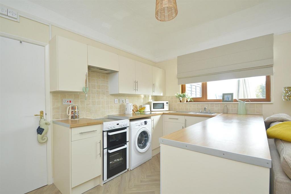 Resized Kitchen1.jpg