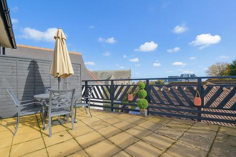 1 bedroom flat for sale, PRIVATE BALCONY * SANDOWN