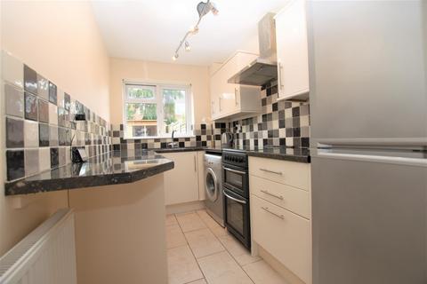 2 bedroom terraced house to rent, Cromers Close, Tewkesbury GL20