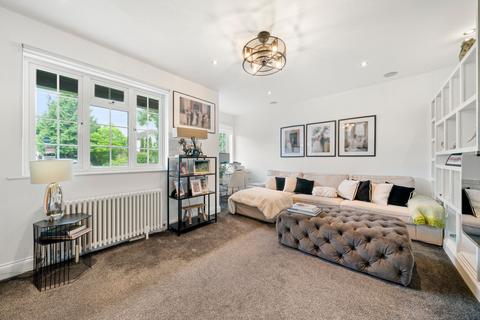 undefined, Couchmore Avenue, Esher, KT10