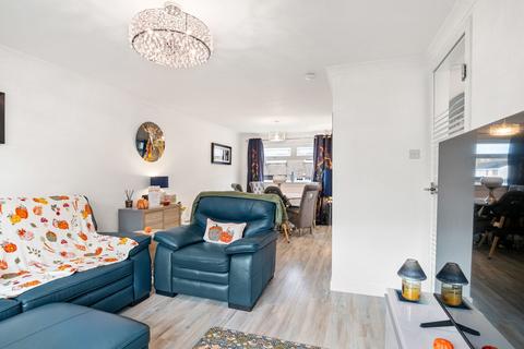 10 Burnside Crescent, Shotts, ML7 4JQ
