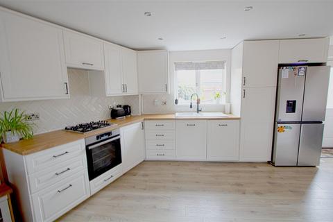 3 bedroom end of terrace house for sale, The Nave, Basildon SS15