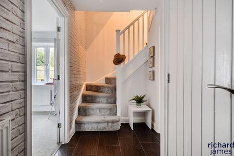 3 bedroom detached house for sale, Robinscroft, Swindon, Swindon, SN25