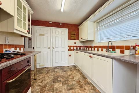 2 bedroom bungalow for sale, Hollytree Avenue, Hull, HU5 5YB