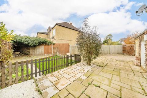 22 Markway, Sunbury-on-thames, TW16 5NY