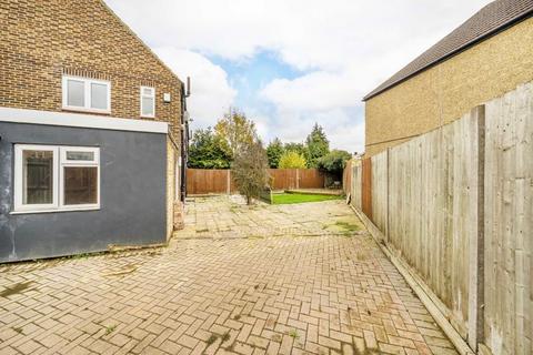 22 Markway, Sunbury-on-thames, TW16 5NY
