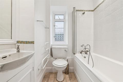 1 bedroom flat to rent, Watchfield Court, Sutton Court Road, London