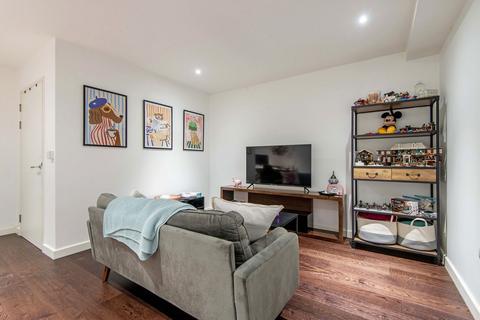 1 bedroom flat to rent, The Highway, London E1W