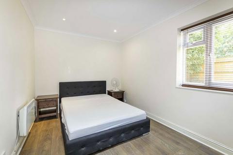 undefined, Elmcroft Close, London W5