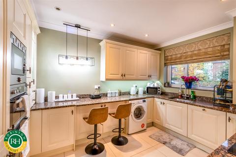 3 bedroom semi-detached house for sale, Ellers Avenue, Doncaster