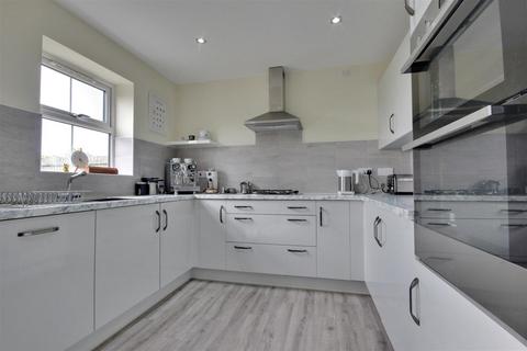 4 bedroom detached house for sale, Paradise Drive, Woodmansey, Beverley