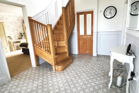 5 bedroom detached house for sale, Cotswold Close, Staines-upon-Thames, Surrey, TW18