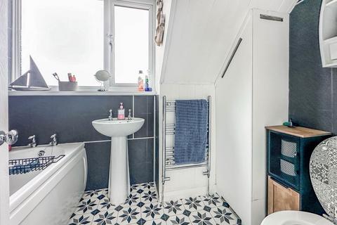 2 bedroom semi-detached bungalow for sale, Capstan Road, Hull HU6