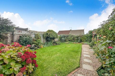 2 bedroom semi-detached bungalow for sale, Capstan Road, Hull HU6
