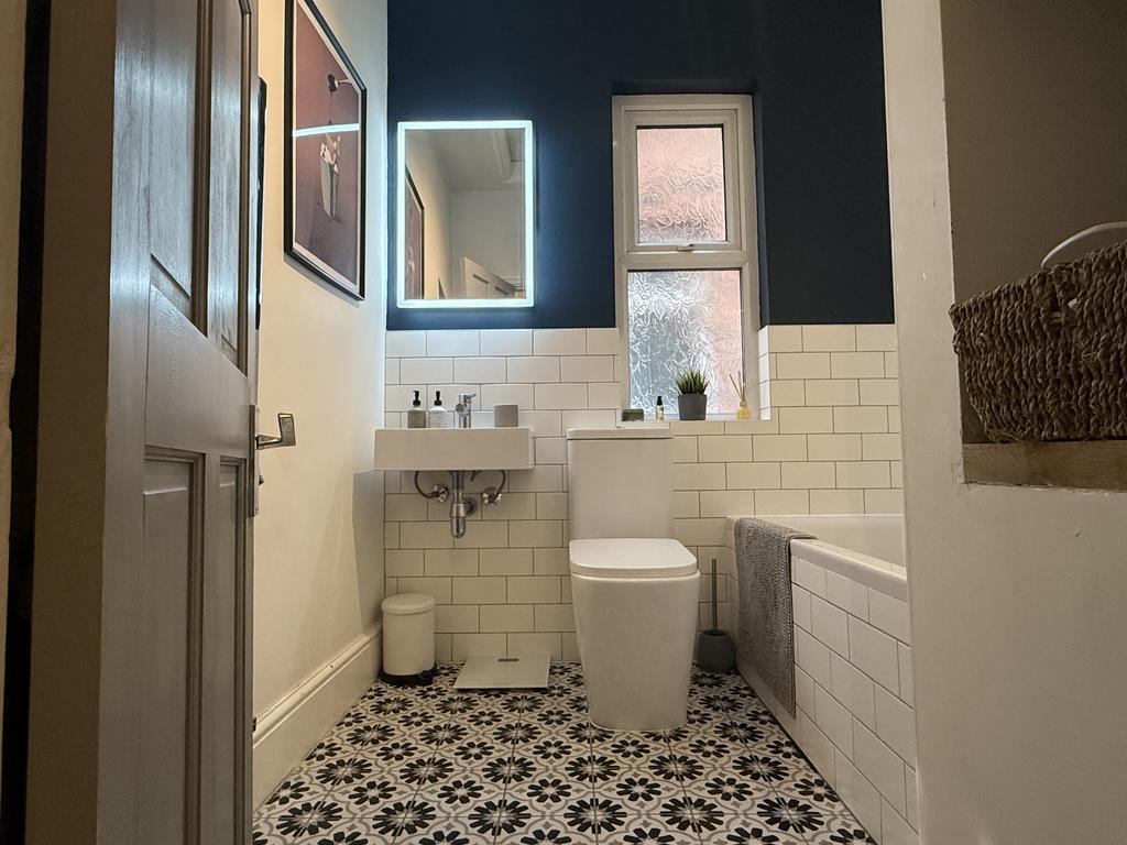14, Ingleton Road 03/11/2025, 11:22 17 BATHROOM...