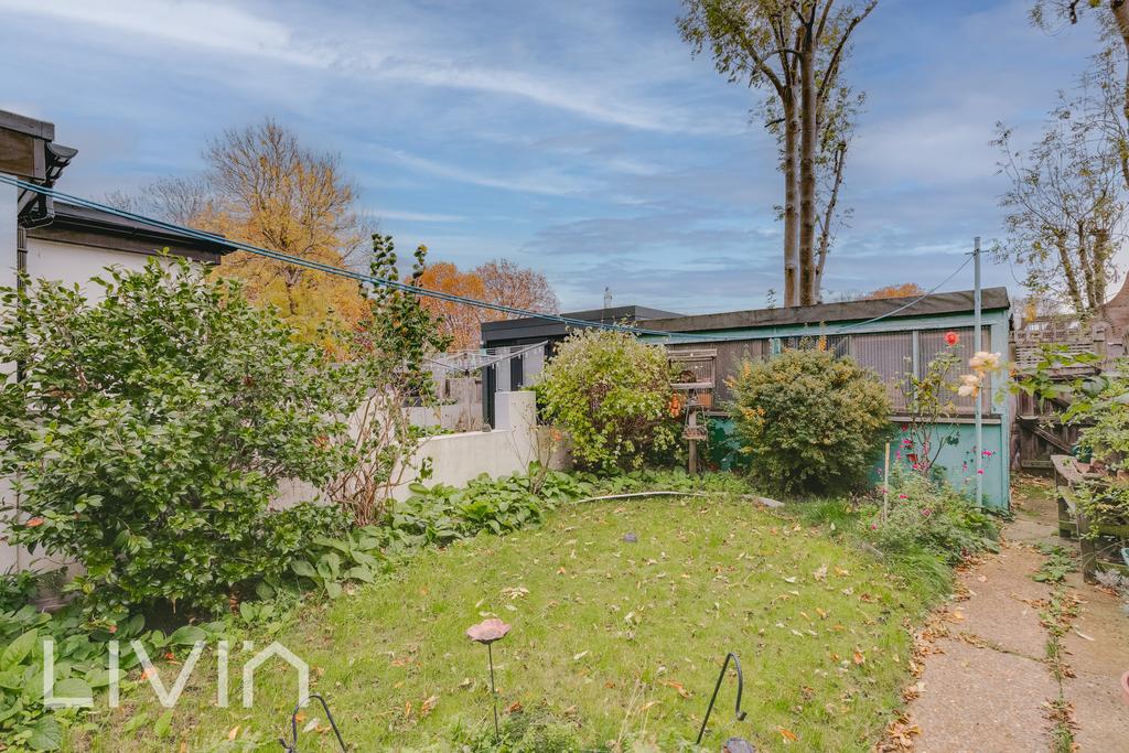 121 Kynaston Avenue, CR7 - 9