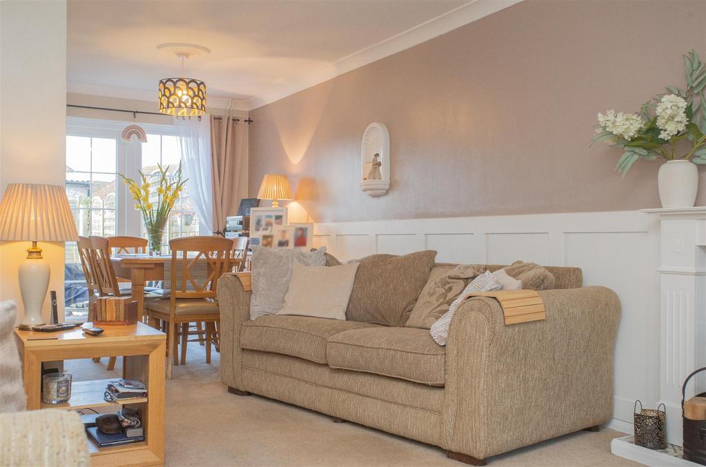 Lounge/Dining Room