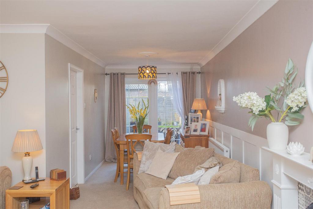 Lounge/Dining Room