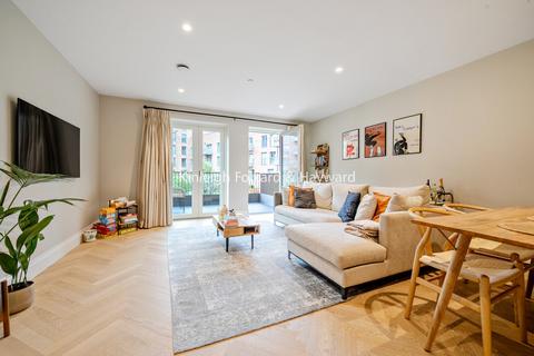 2 bedroom flat for sale, Explorer Way, London, NW7